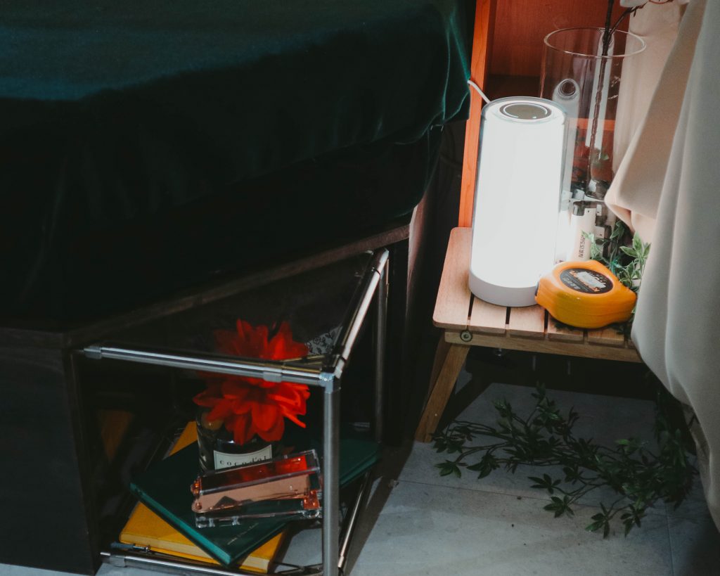 밑 아크릴 선반 디테일